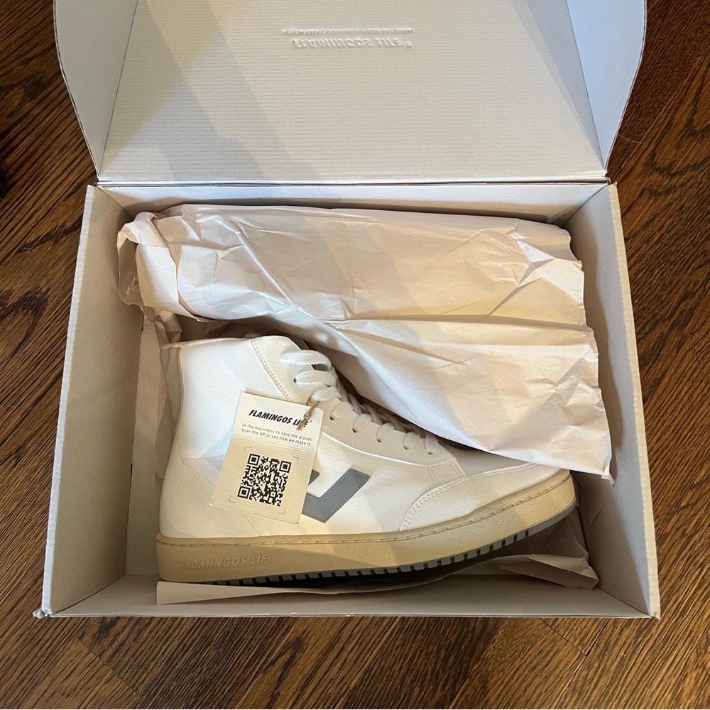 Never worn, still in box, flamingo life white ice bicolor old 80s, mens size 41
